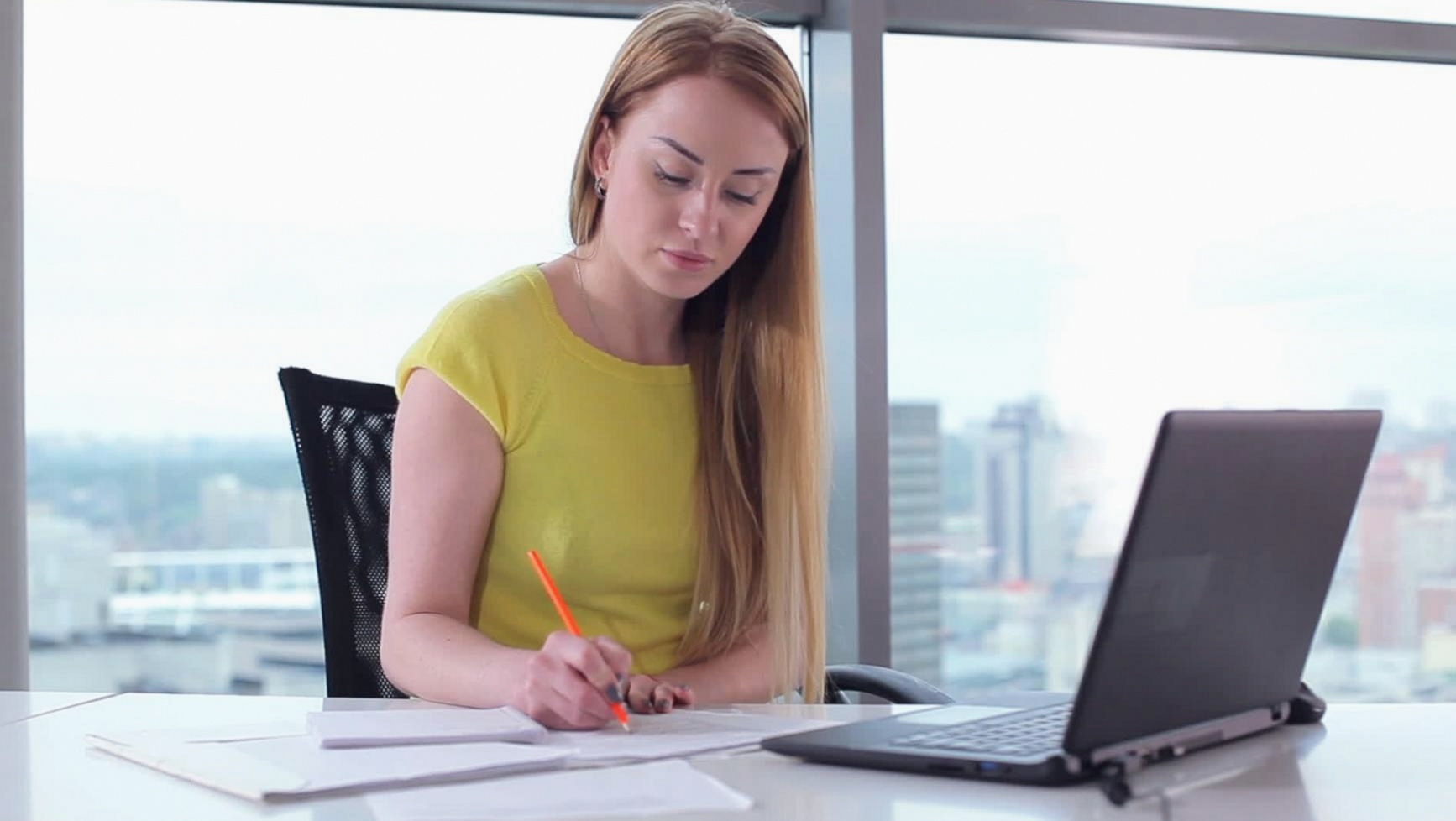 Writing course materials and a notebook open on a desk